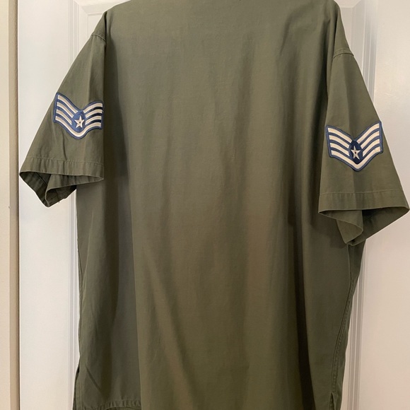 Under Two Flags Olive Green Men short sleeved shirt wore one Time - Picture 3 of 3